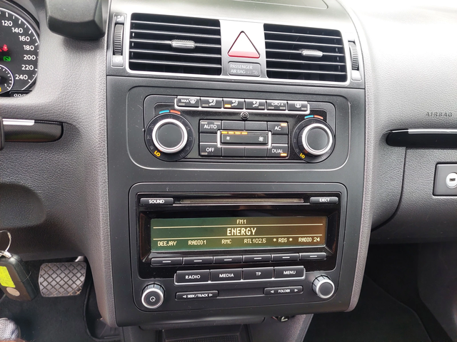 VW Touran 2, 0TDI AUT 7MECTA - автомобили, коли, обяви за нови и употребявани 7