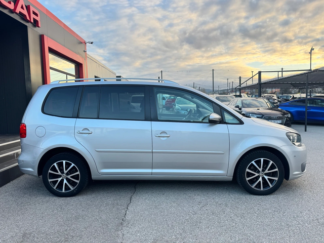VW Touran 1.6TDI-АВТОМАТИК- - автомобили, коли, обяви за нови и употребявани 5