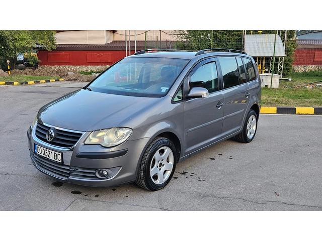 VW Touran 2.0 GAZ/ NAVIG/KLIMATRON/7mesta - автомобили, коли, обяви за нови и употребявани 1