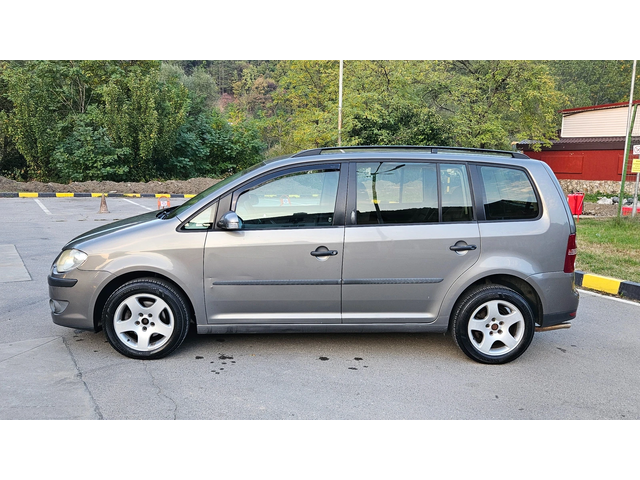 VW Touran 2.0 GAZ/ NAVIG/KLIMATRON/7mesta - автомобили, коли, обяви за нови и употребявани 2