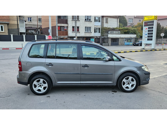 VW Touran 2.0 GAZ/ NAVIG/KLIMATRON/7mesta - автомобили, коли, обяви за нови и употребявани 7