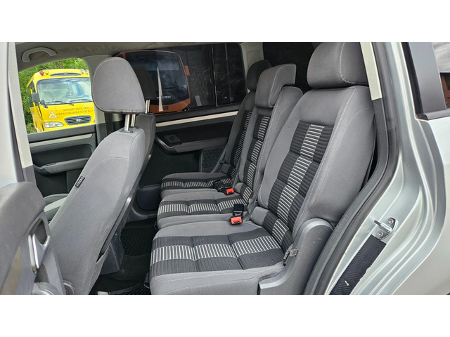 VW Touran 1.9 TDI AVTOMAT/NAVIG/7mesta - автомобили, коли, обяви за нови и употребявани 12