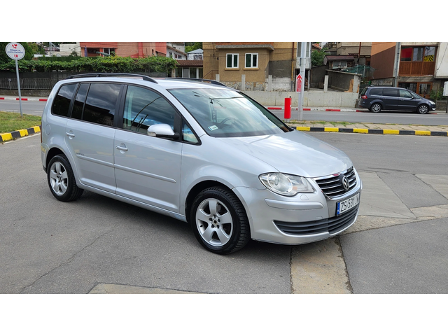 VW Touran 1.9 TDI AVTOMAT/NAVIG/7mesta - автомобили, коли, обяви за нови и употребявани 8