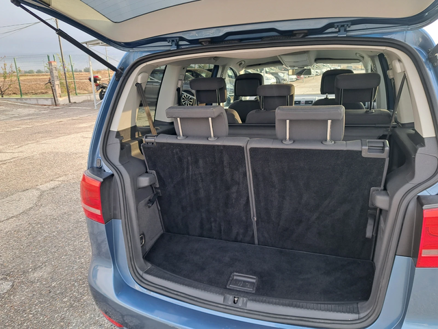VW Touran 1, 6 tdi DSG - автомобили, коли, обяви за нови и употребявани 8