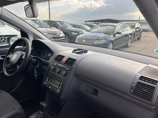 VW Touran 2.0TDI AVTOMAT EURO 4 - автомобили, коли, обяви за нови и употребявани 9