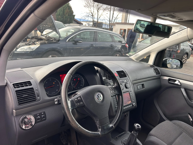 VW Touran 2.0TDI NAVI 6+ 1 EURO 4 - автомобили, коли, обяви за нови и употребявани 12
