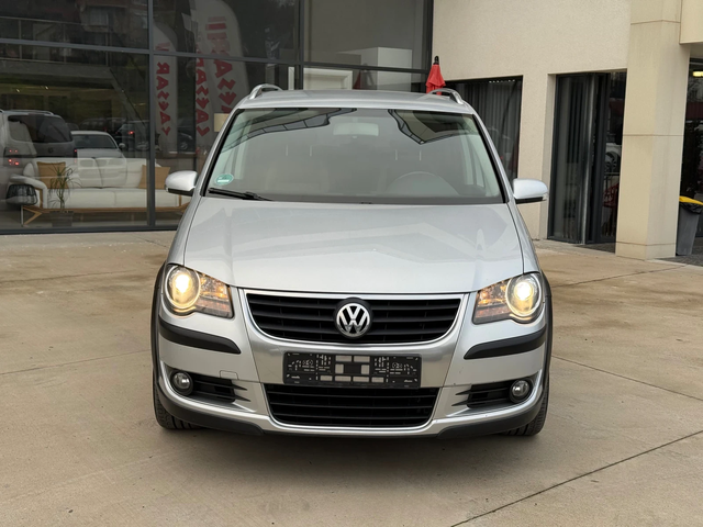 VW Touran Cross 6+ 1 - автомобили, коли, обяви за нови и употребявани 0