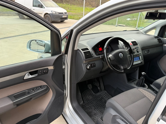 VW Touran Cross 6+ 1 - автомобили, коли, обяви за нови и употребявани 12