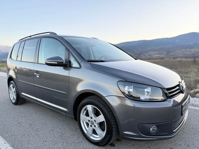 VW Touran 2.0 TDI / AVTOMAT / NAVI / PANORAMA / PARKTRONIC - автомобили, коли, обяви за нови и употребявани 0