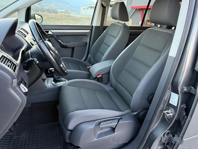 VW Touran 2.0 TDI / AVTOMAT / NAVI / PANORAMA / PARKTRONIC - автомобили, коли, обяви за нови и употребявани 9