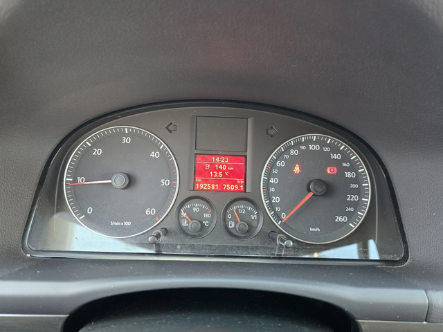 VW Touran 2.0TDI 140к.с 6 скорости Топ състояние - автомобили, коли, обяви за нови и употребявани 16