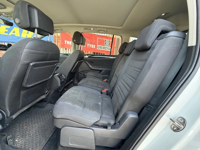 VW Touran 2.0TDI* 7места* Панорама* Масаж* - автомобили, коли, обяви за нови и употребявани 10