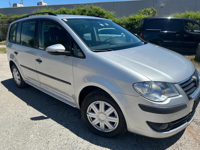 VW Touran 1.9TDI - автомобили, коли, обяви за нови и употребявани 0