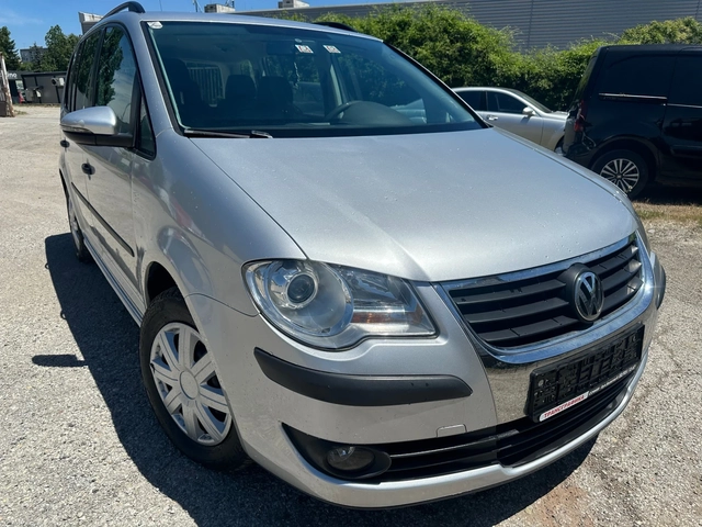VW Touran 1.9TDI - автомобили, коли, обяви за нови и употребявани 1