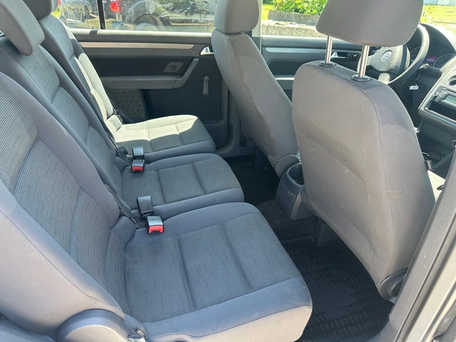 VW Touran 1.9TDI - автомобили, коли, обяви за нови и употребявани 8
