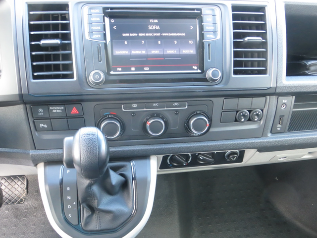 VW Transporter ПЪТНИЧЕСКИ 8+ 1 МЕСТА - автомобили, коли, обяви за нови и употребявани 8