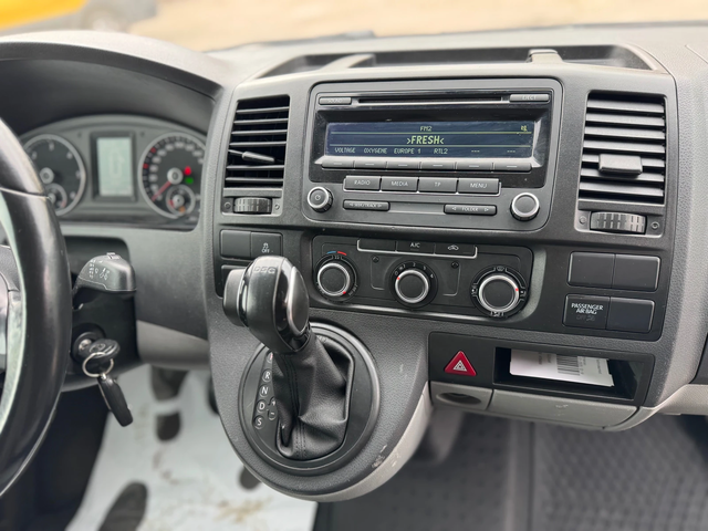 VW Transporter 2.0TDI-AUTOMATIC-ХЛАДИЛЕН-29 - автомобили, коли, обяви за нови и употребявани 13