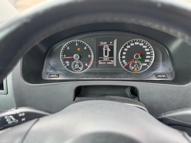 VW Transporter 2.0TDI-AUTOMATIC-ХЛАДИЛЕН-29 - автомобили, коли, обяви за нови и употребявани 4