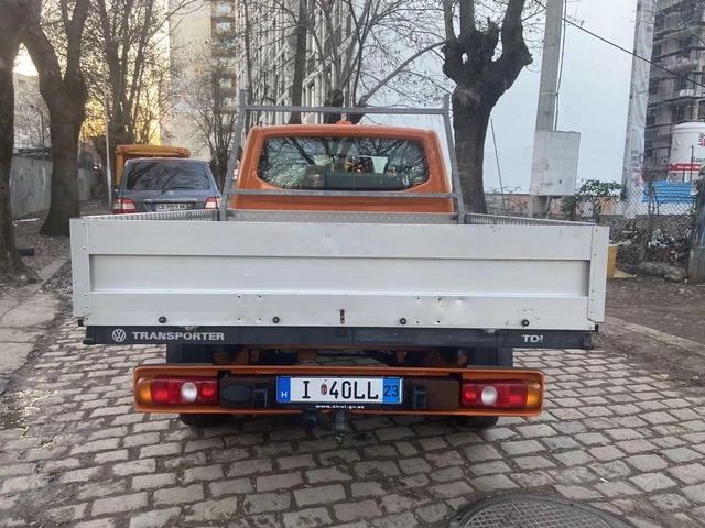 VW Transporter 2, 0 TDi - автомобили, коли, обяви за нови и употребявани 5